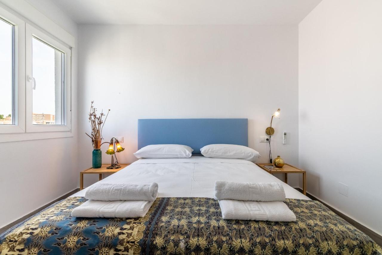 Livemalaga Victoria Suites Bagian luar foto